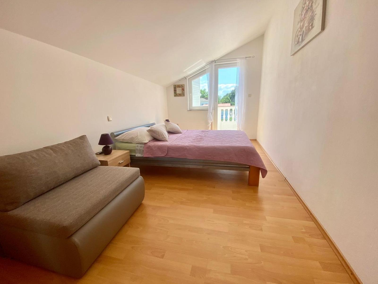 Apartmani Franciska Rab Town Esterno foto