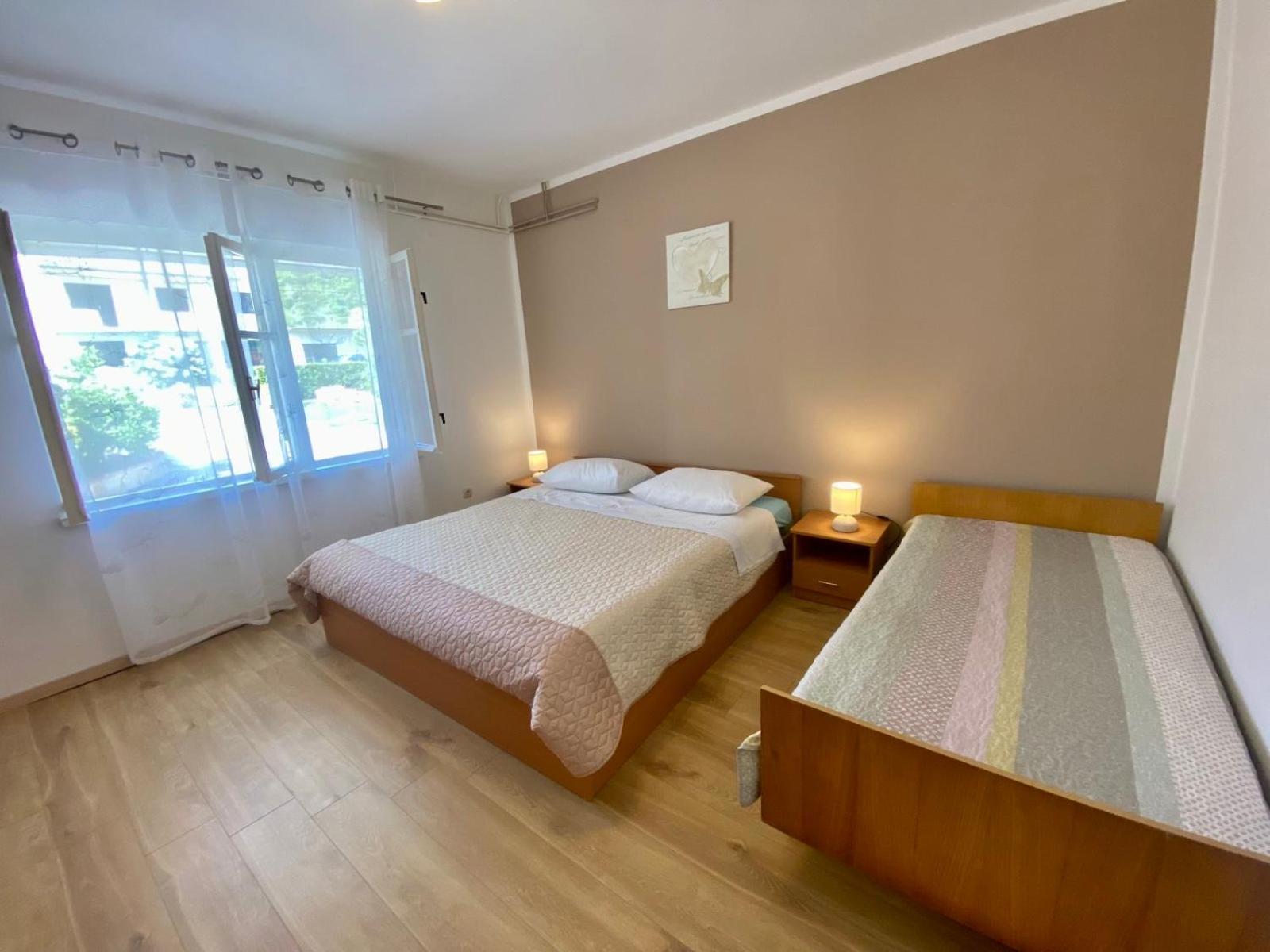 Apartmani Franciska Rab Town Esterno foto