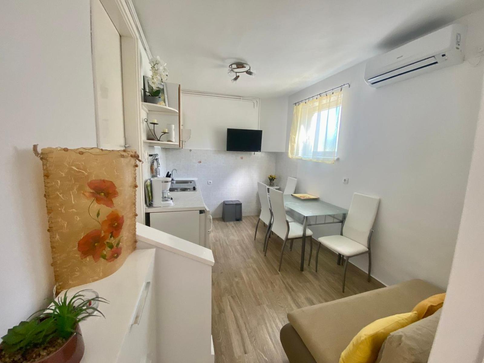 Apartmani Franciska Rab Town Esterno foto